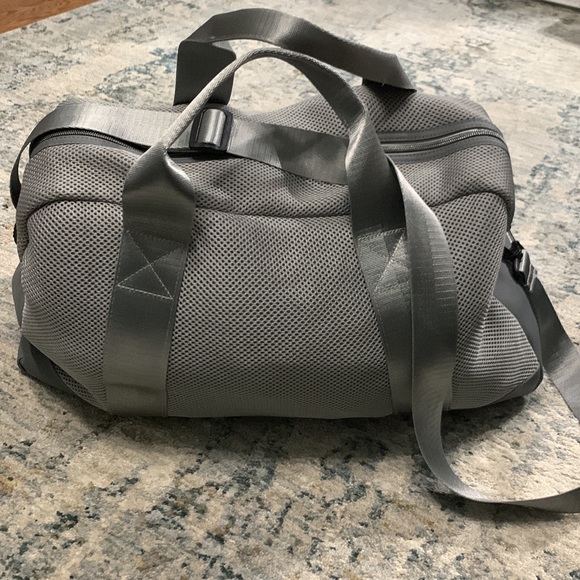 Mesh Duffel Bag Gym Travel Carry On Shoulder Bag Gray Sport Zipper - Picture 4 of 4